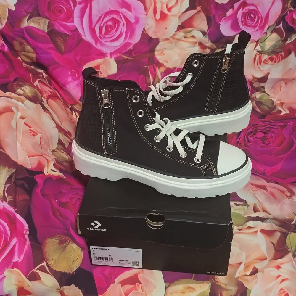 Converse - Picture 4 of 4